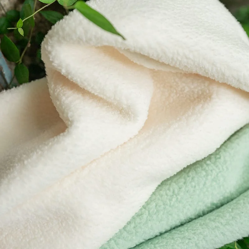 4-way stretch fabric demonstrating elasticity and recovery for activewear